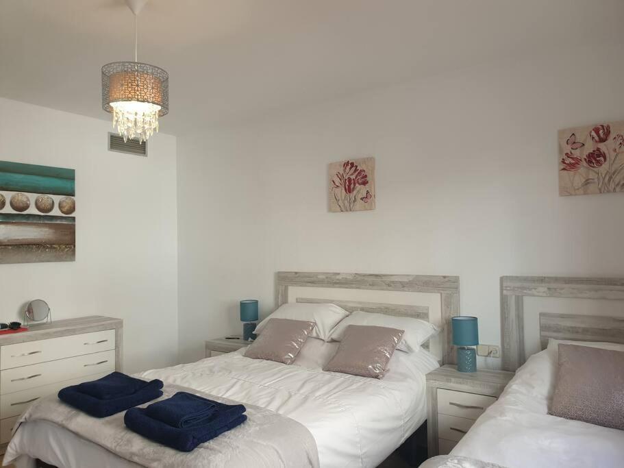 Estepona Port Beachside Apartment - Marina Bay Eksteriør billede