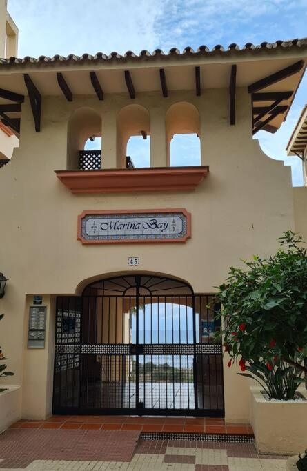 Estepona Port Beachside Apartment - Marina Bay Eksteriør billede