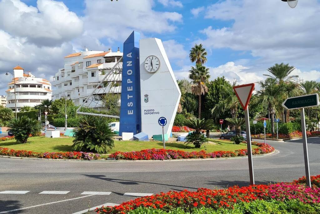 Estepona Port Beachside Apartment - Marina Bay Eksteriør billede