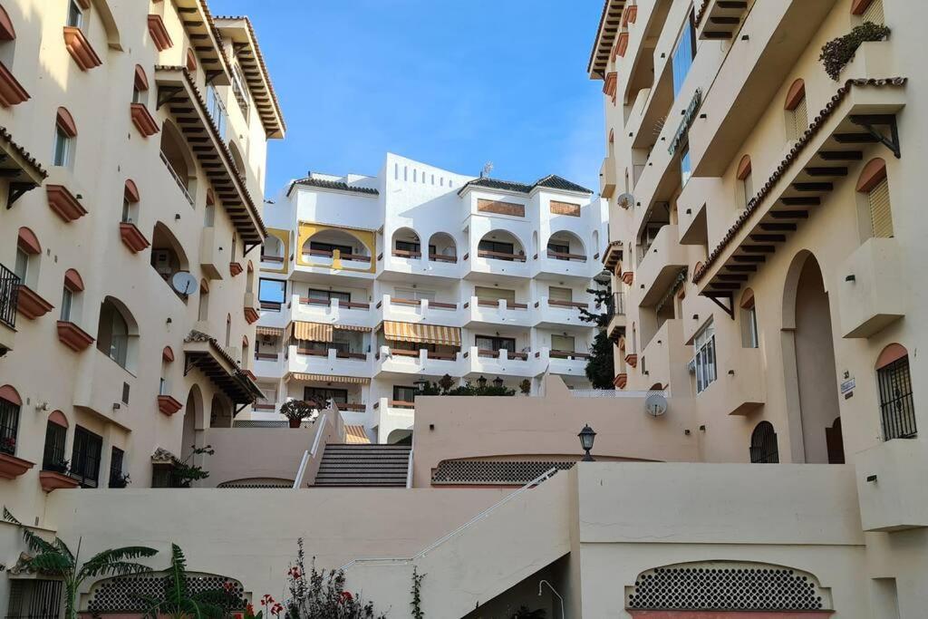 Estepona Port Beachside Apartment - Marina Bay Eksteriør billede