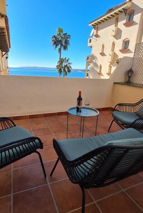 Estepona Port Beachside Apartment - Marina Bay Eksteriør billede